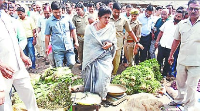 Minister of State Swati Singh supervised the fruit market, Tax evasion caught
