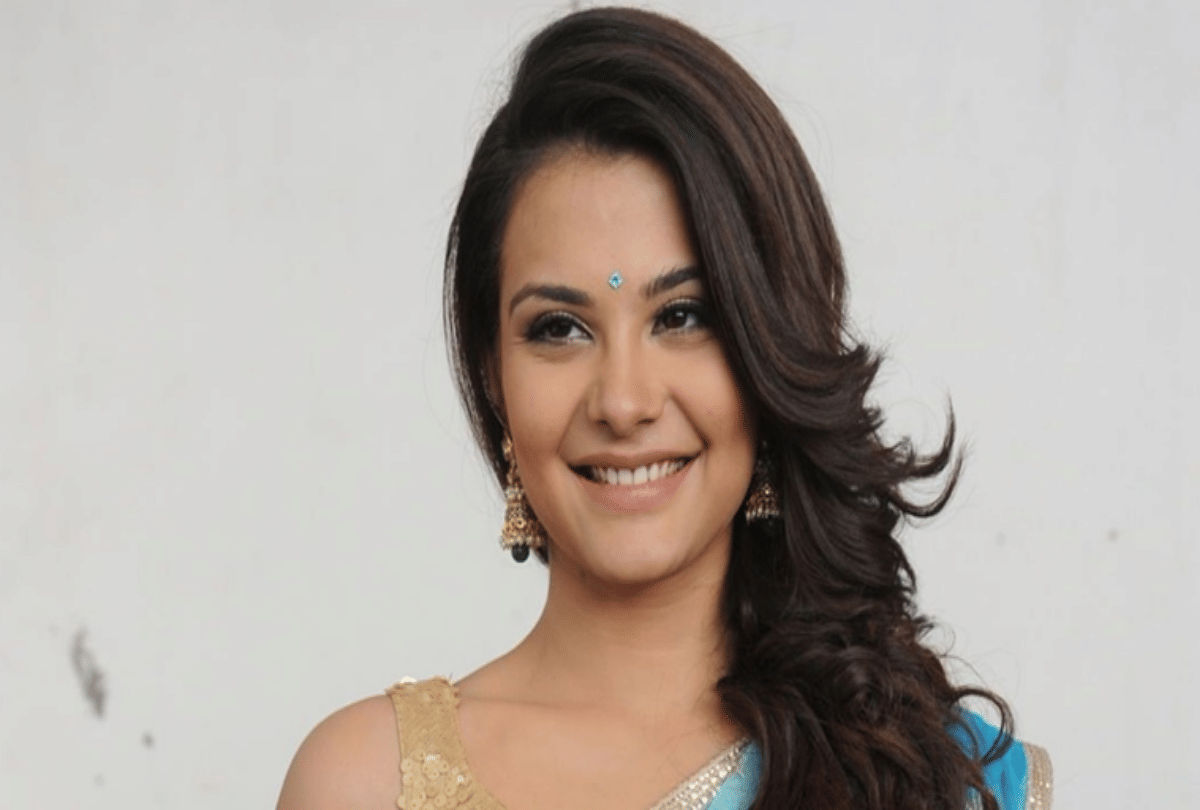 Sanjay Dutt niece Nazia Hussain film Teri Bhabhi Hai Pagle poster has been released