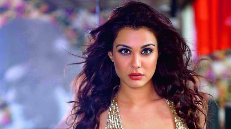 Sanjay Dutt niece Nazia Hussain film Teri Bhabhi Hai Pagle poster has been released