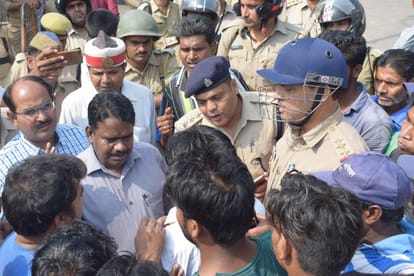 kasganj sweeper shot by attackers