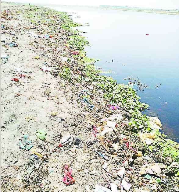 Mali Ho Gaya Yamuna, Devdhu