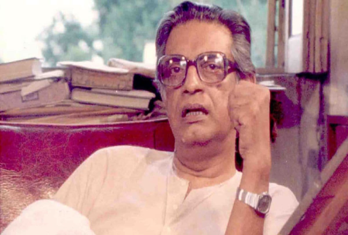 On March 30, Satyajit Ray had received the Oscar Life Time Achievement Honorary Award