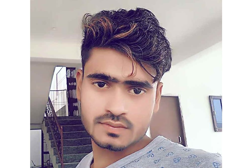A man commits suicide because of fear from police.