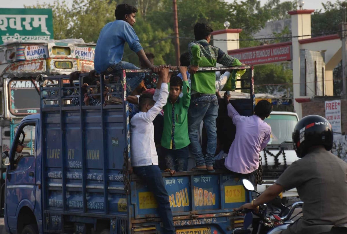 People are travelling with risk in lucknow