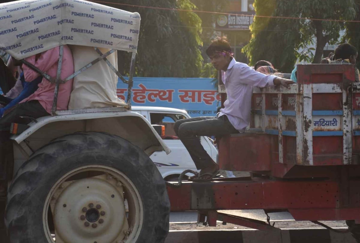 People are travelling with risk in lucknow