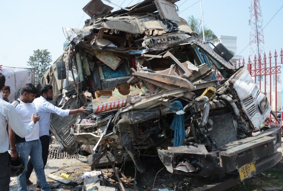 Truck accident in dehradun one killed information Horrible photos