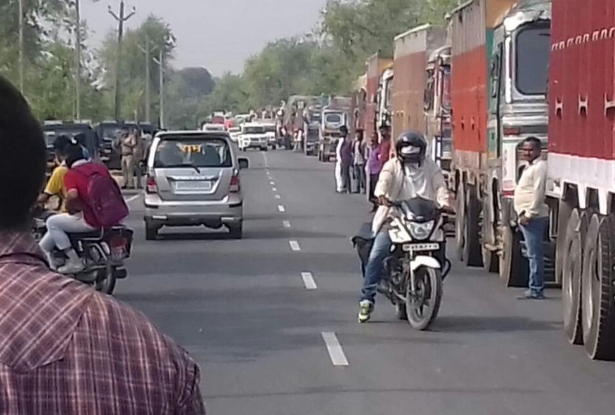high speed car hit the peoples in sultanpur, three dead 