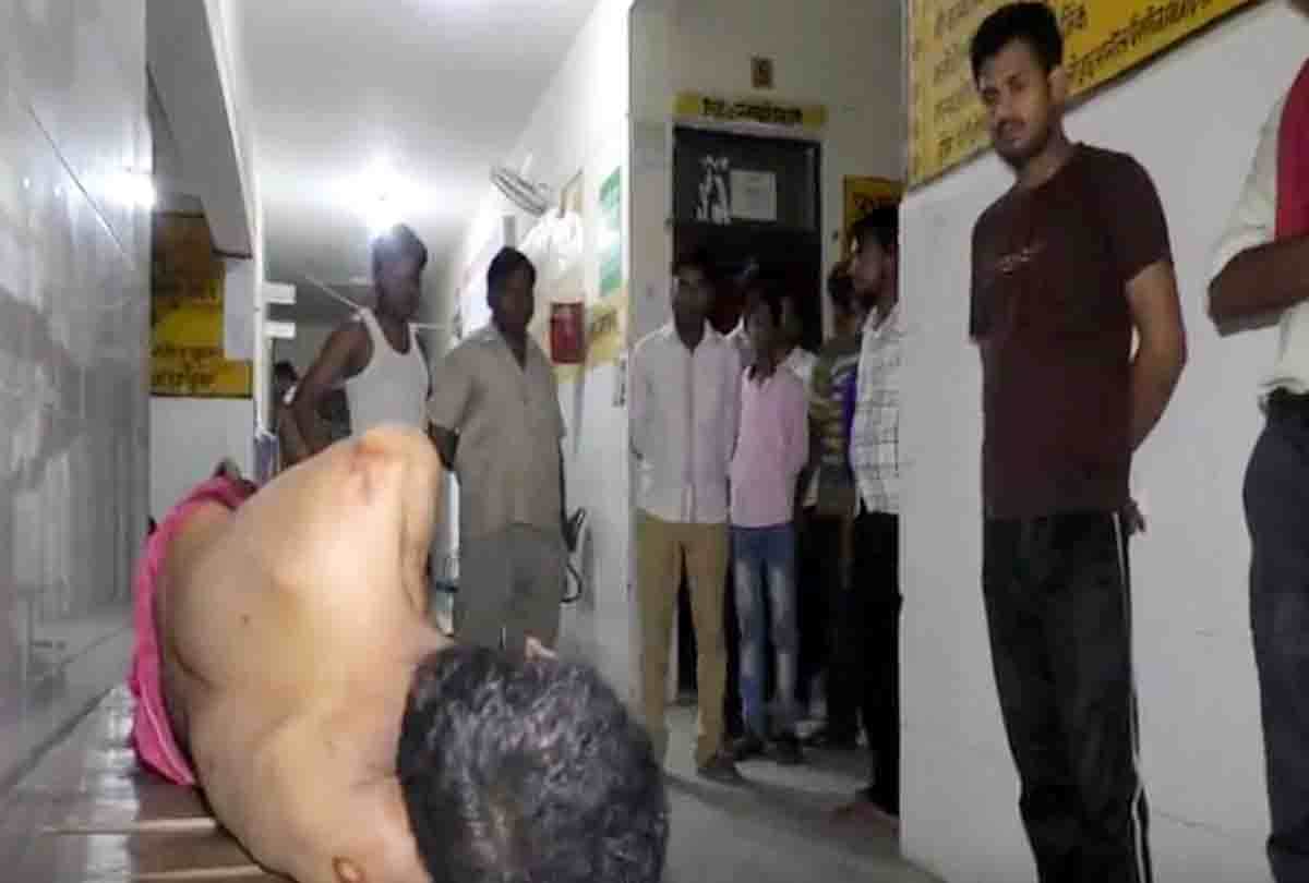 aunt cut private part of his nephew