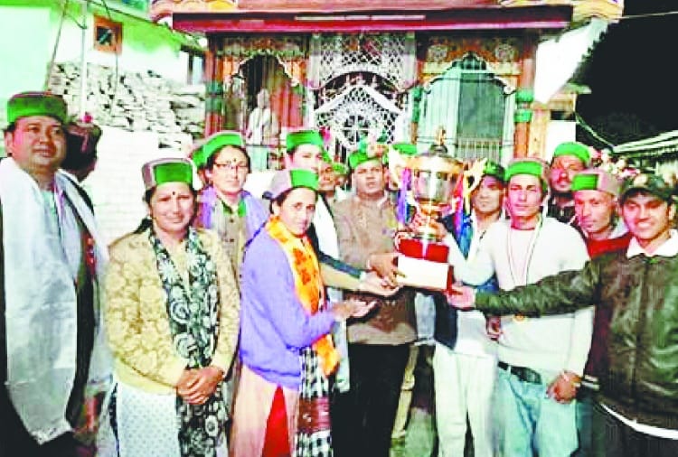 राधे इलेवन स्पोर्ट्स क्लब कामरू ने कब्जाई क्रिकेट प्रतियोगिता