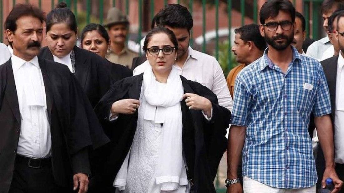 KATHUA RAPE CASE ADVOCATE DIPIKA RAZAWAT MEETS TO CM MEHBOOBA MUFTI