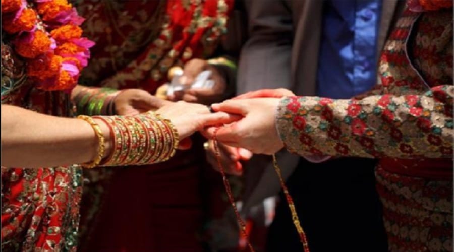 Married in the temple, Then left the girlfriend