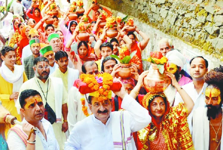 कलश यात्रा के साथ महायज्ञ शुरू 