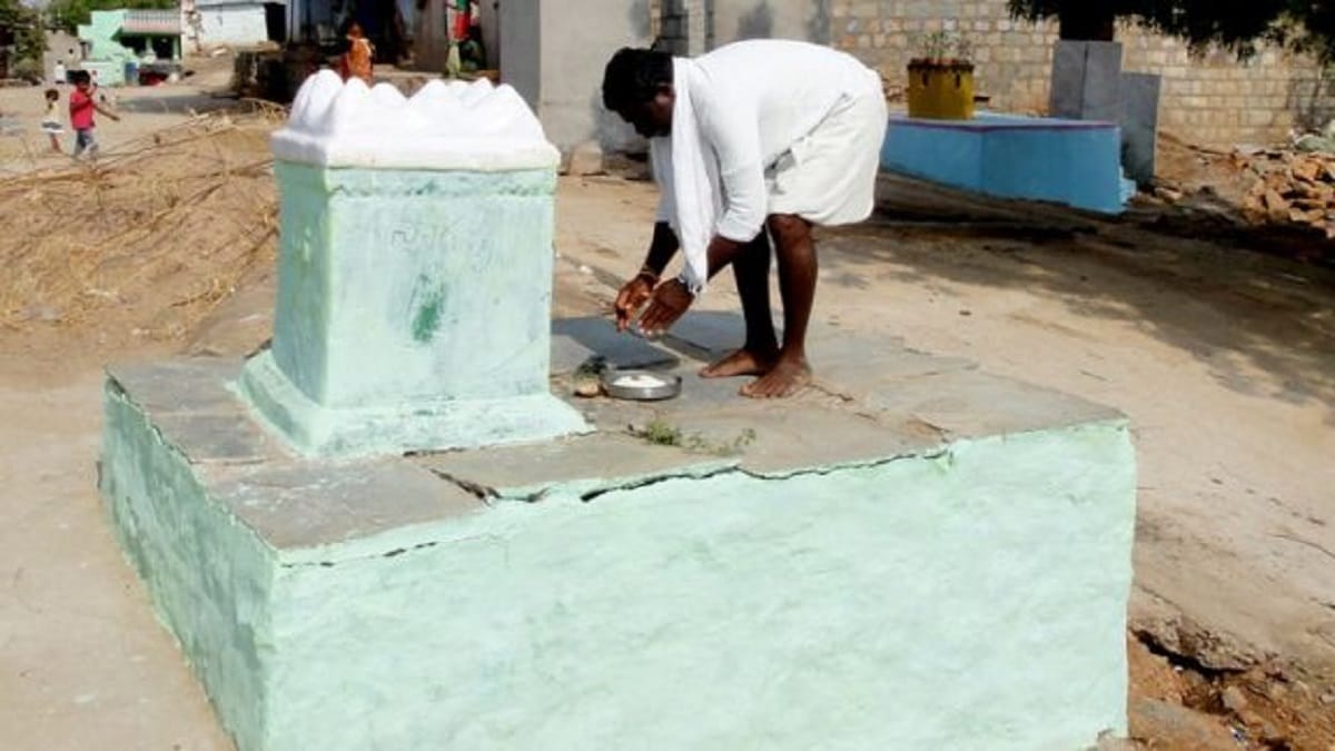  graves in front of every house in  kurnool district of andhra pradesh