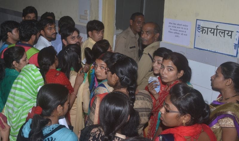 जिला अस्पताल में फिटनेस प्रमाण पत्र बनाने में लूट