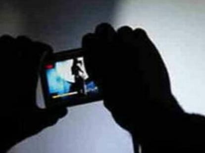 Students beating on photographing of schoolgirl and case enter in sc st