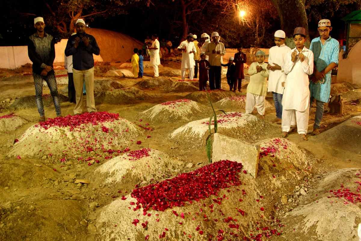 Announcement from masjid Do not go to Cemeteries and Dargahs on Shab e Barat