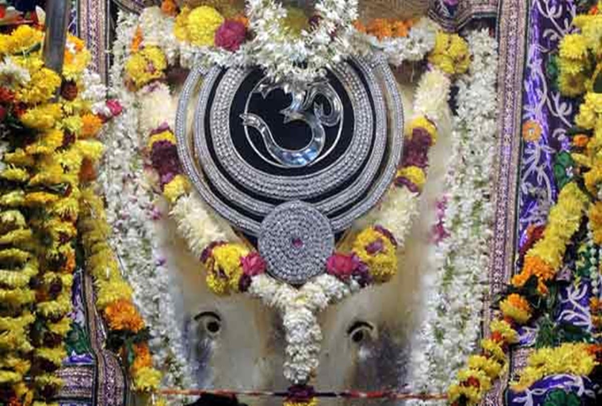 300 hundred years old shani temple in juni indore