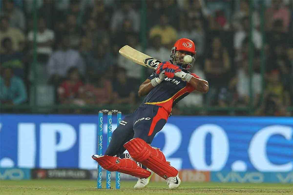ms dhoni laugh on shreyas iyer toss during the ipl 2018 match