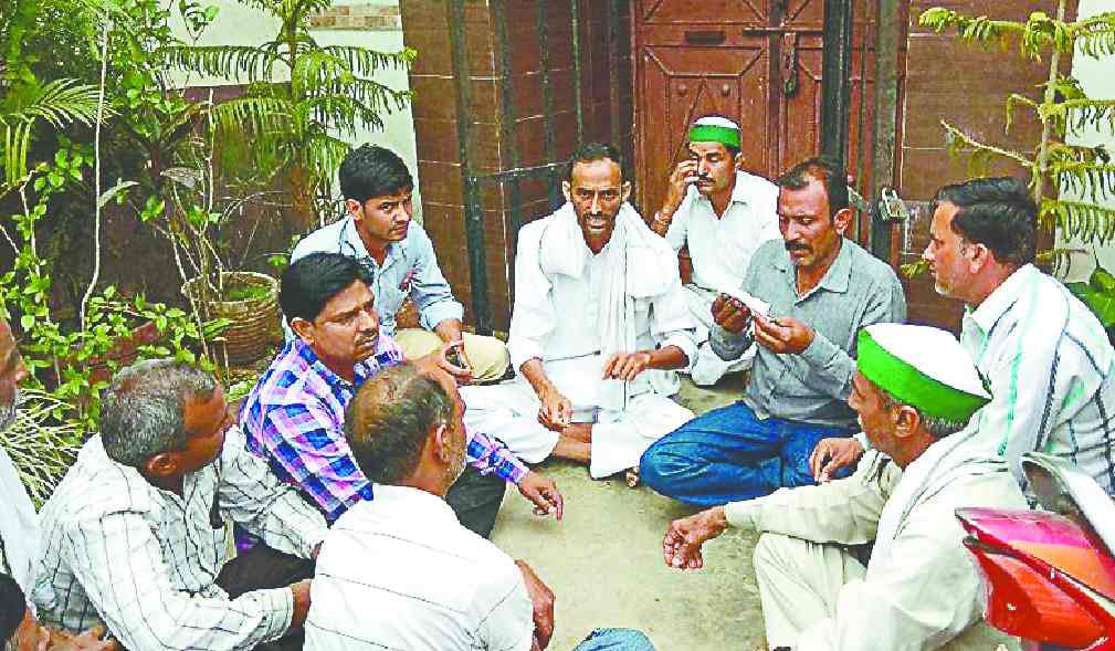Sub-Registrar and employees made  hostage by Bku