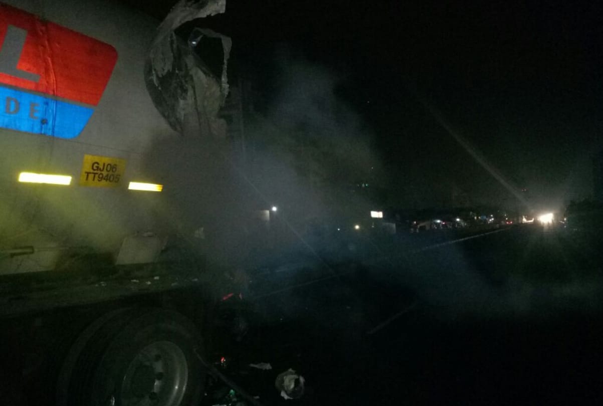truck hit the gas tanker in faizabad road