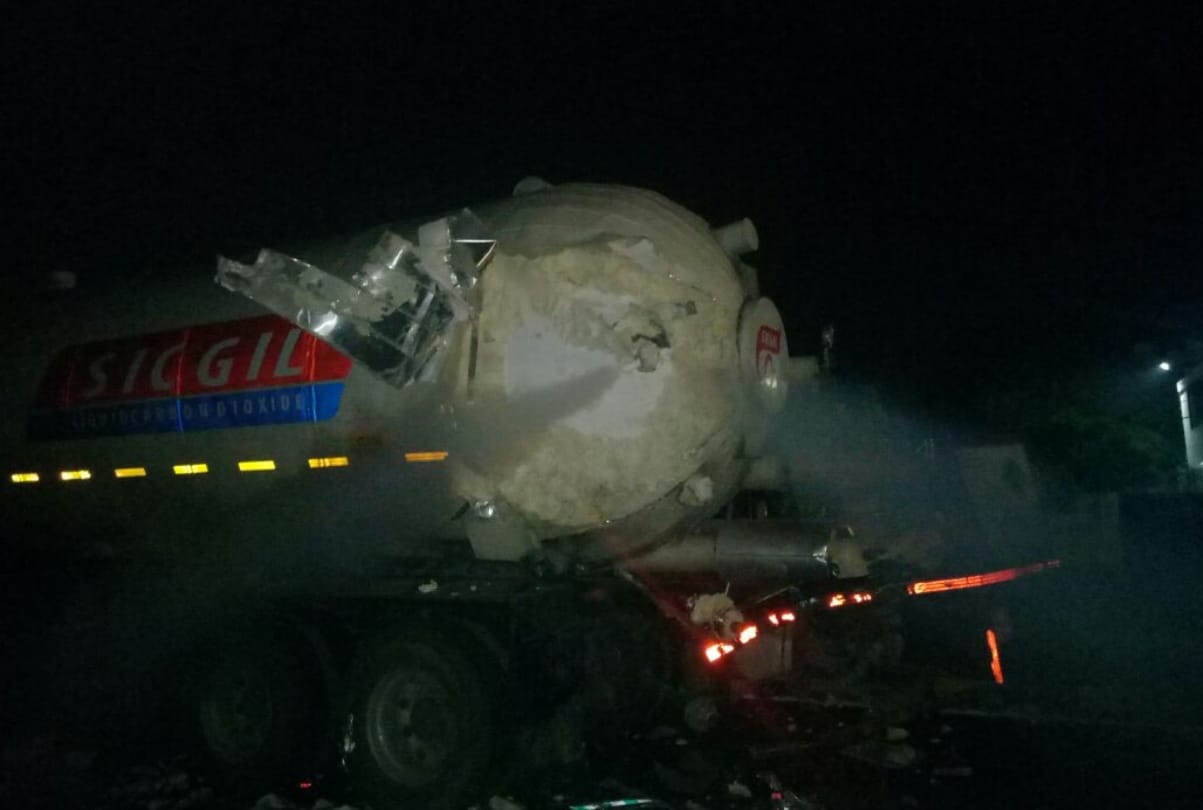 truck hit the gas tanker in faizabad road