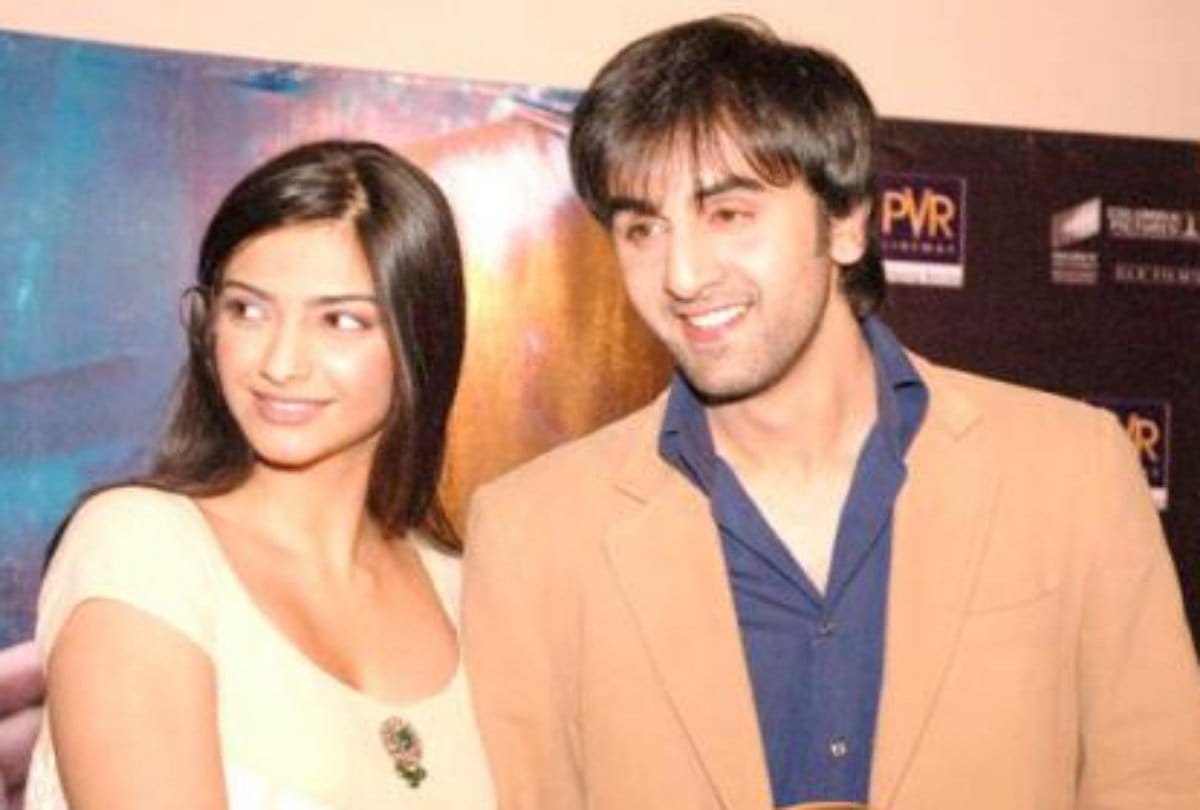 sonam kapoor invites ex boyfriend ranbir kapoor on her marriage