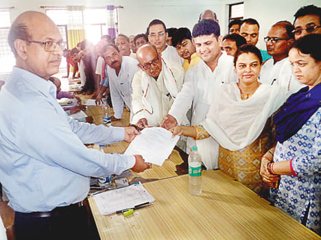 28 candidates including SP, BJP, filled pamphlets