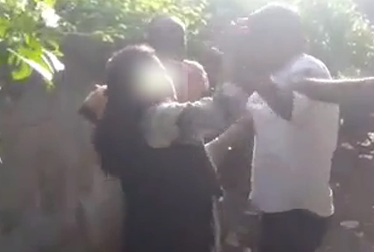 Female employee accused fellow employee of molestation