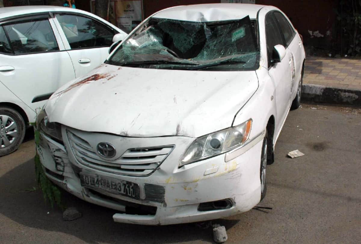 speedy car hit delhi police asi in air then fell on car forward window break it enter in car injured