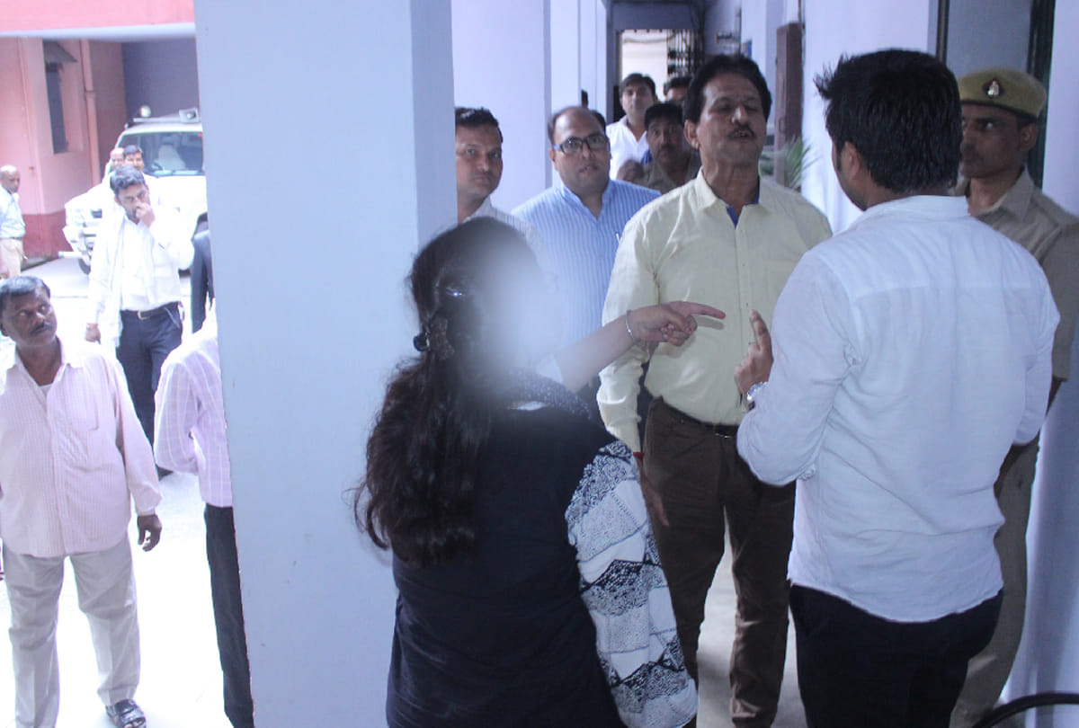 Female employee accused fellow employee of molestation