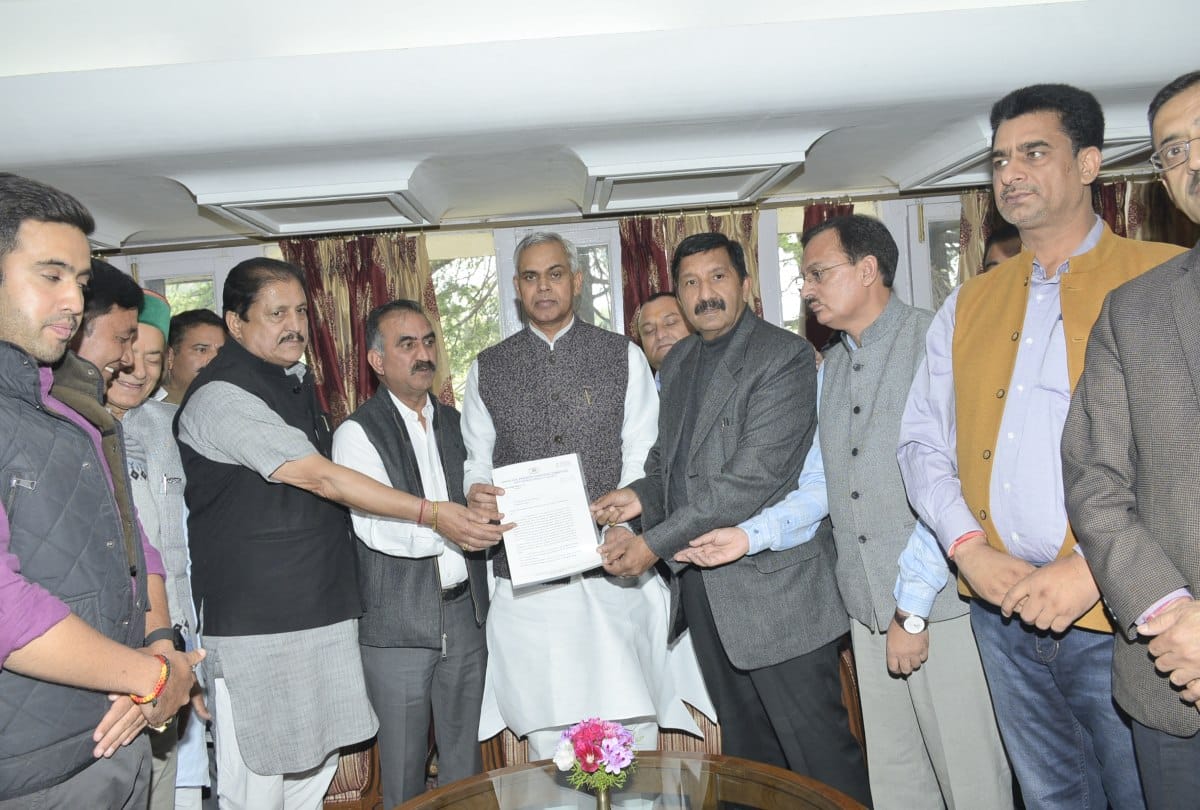 himachal Congress submitted memorandum to governor on bad law condition