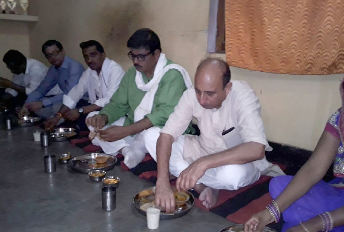 minister in charge jai pratap singh of bjp ate food twice in a day at dalit family house in jewar