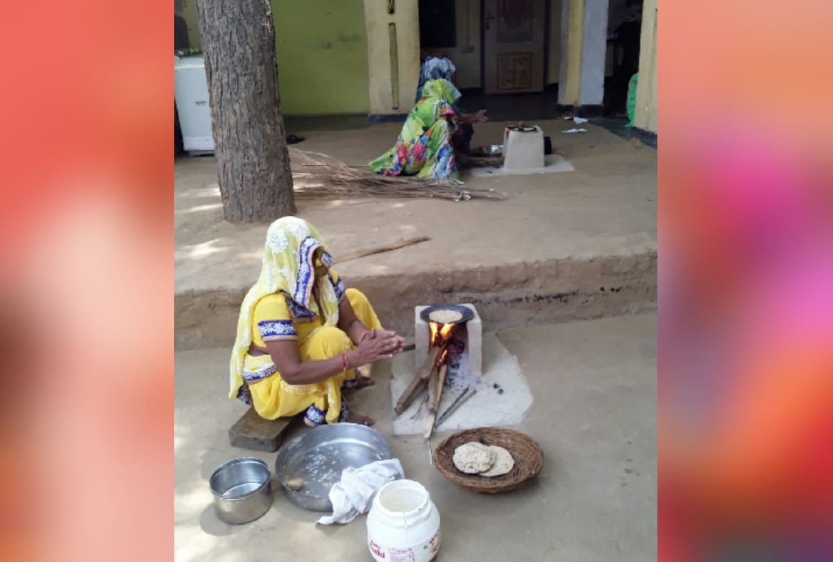 minister in charge jai pratap singh of bjp ate food twice in a day at dalit family house in jewar