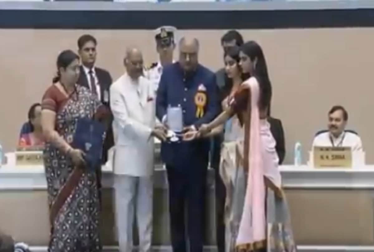 National Film Awards 2018: sridevi best actress award received by jhanvi and his father boney kapoor