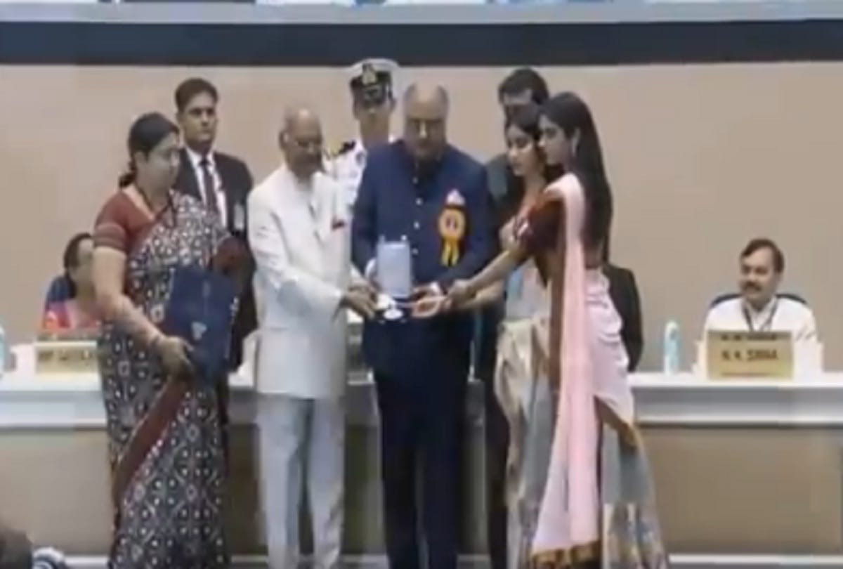 National Film Awards 2018: sridevi best actress award received by jhanvi and his father boney kapoor