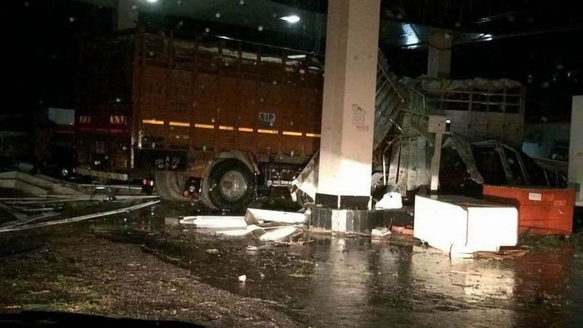 Rain and thunderstorm killed several people died in rajasthan and UP