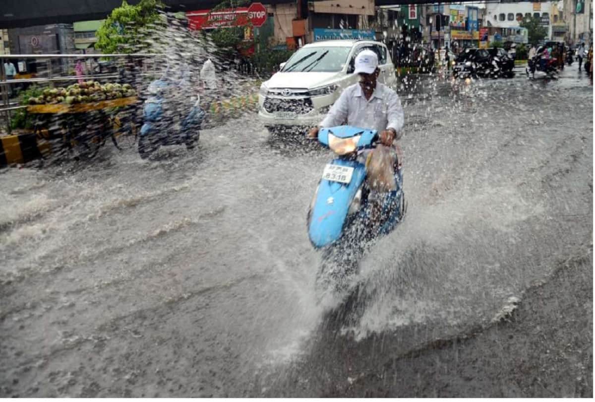 Heavy Rain in Hyderabad-Telangana, many roads logged by water