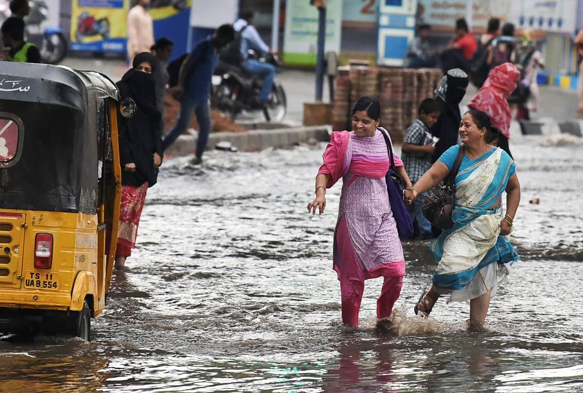 Heavy Rain in Hyderabad-Telangana, many roads logged by water