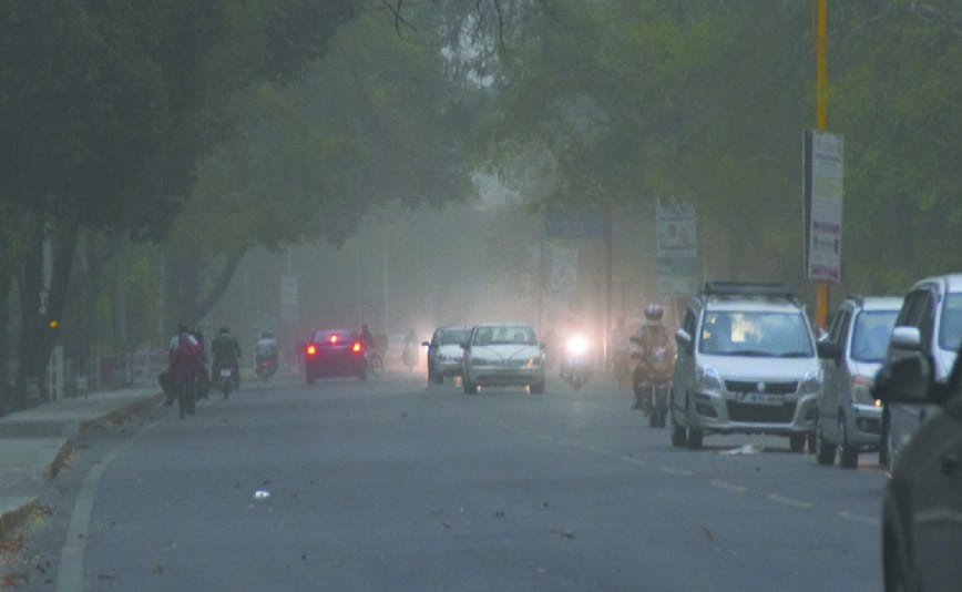 aandhi aur boondabaandi se mausam hua suhaana