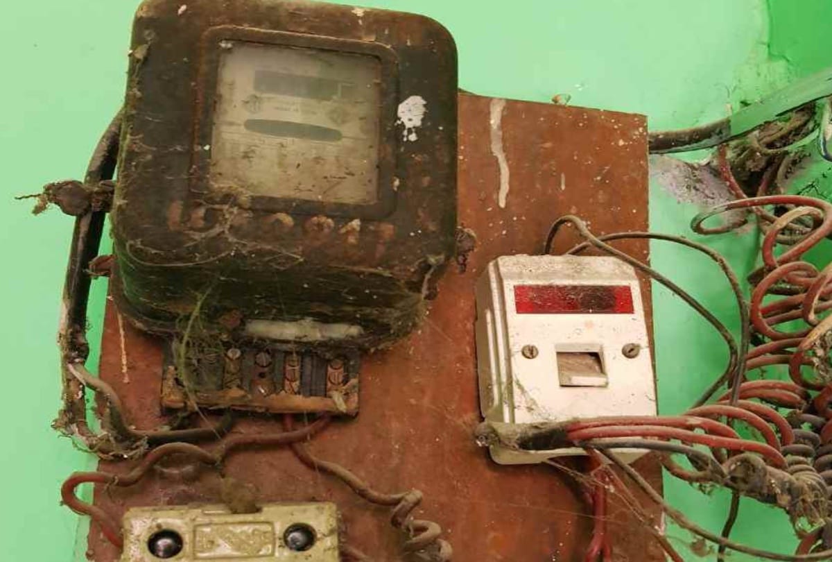 electricity corporation caught power stealing at lucknow gyanodaya degree College