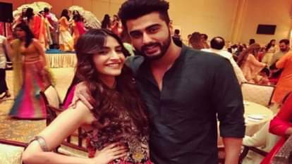 ARJUN KAPOOR TEASE SONAM KAPOOR MARRIAGE AND SAID I'M WATCHING VEERE DI WEDDING