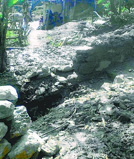 Rain affected, broken houses in Gangolite
