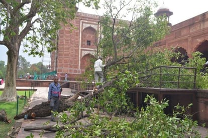 agra storms fatehpur Sikri monument damaged