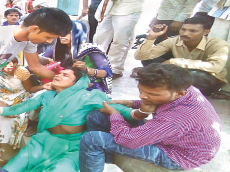 Death: 35 injured in trolley overturn