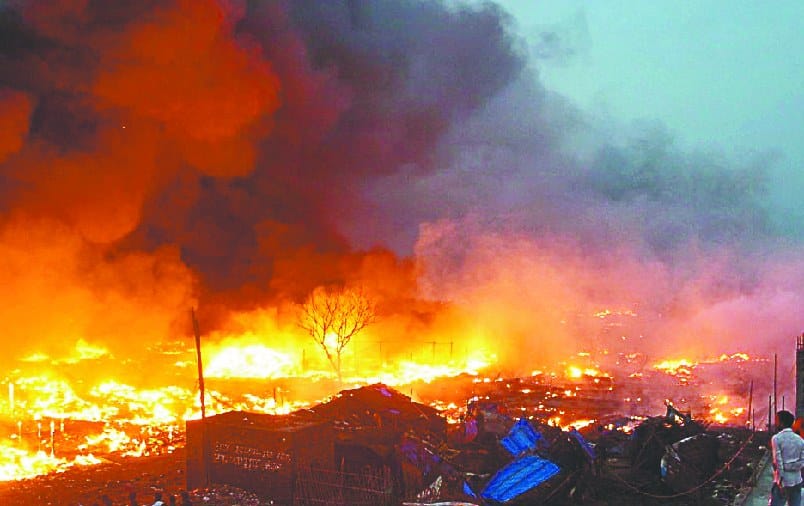 bhishan aag se 500 se jyaada jhuggi raakh