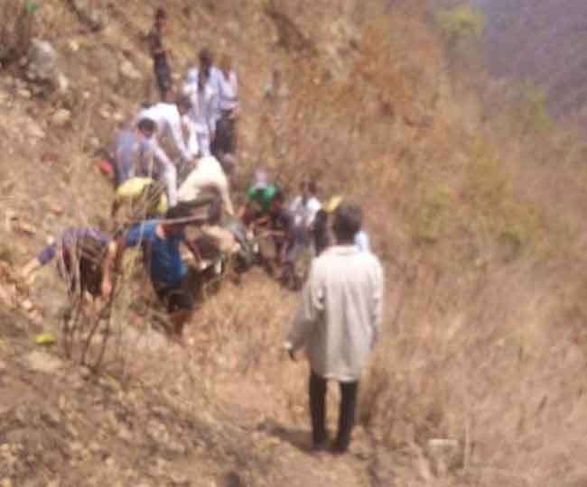 Dead body rescue Horrible photos during Accident in pauri