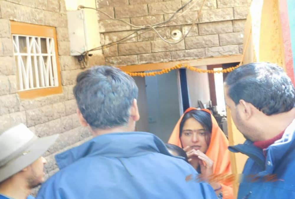 Anushka shetty not meet her fans during complete chardham yatra 2018, Dehradun