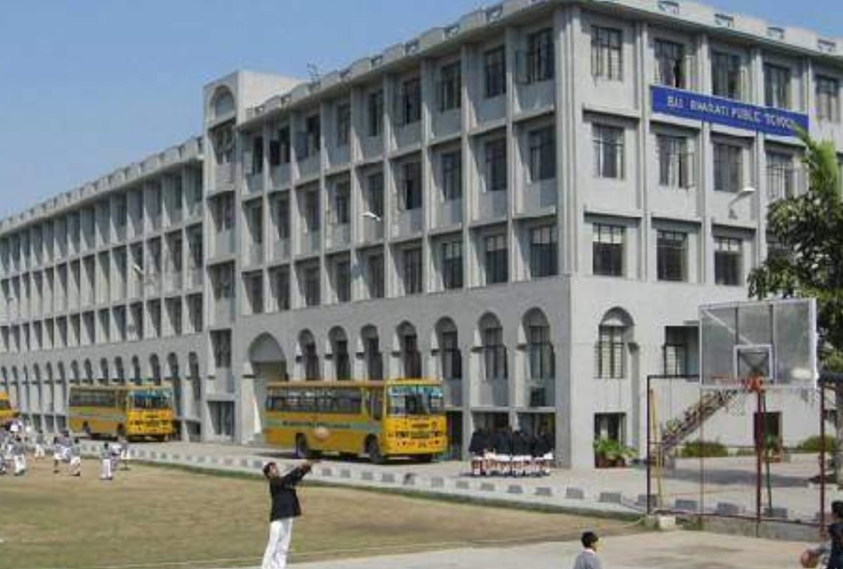 teacher injures student with her nail father writes complaint to hrd ministry and up government