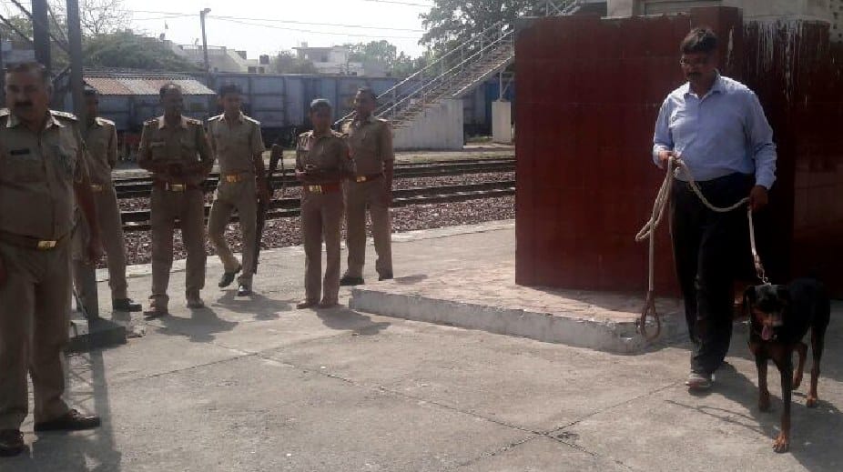 Bomb hoax kept police official to toe for two hours