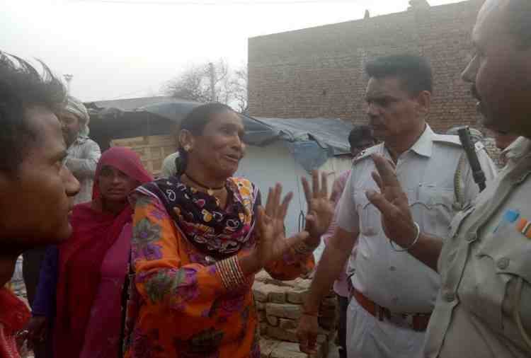 fatehabad estate office drive to demolish slum houses for bjp office